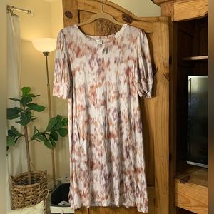 Knee length, short sleeve swing dress. Pattern is like tie dye :)  Size Small